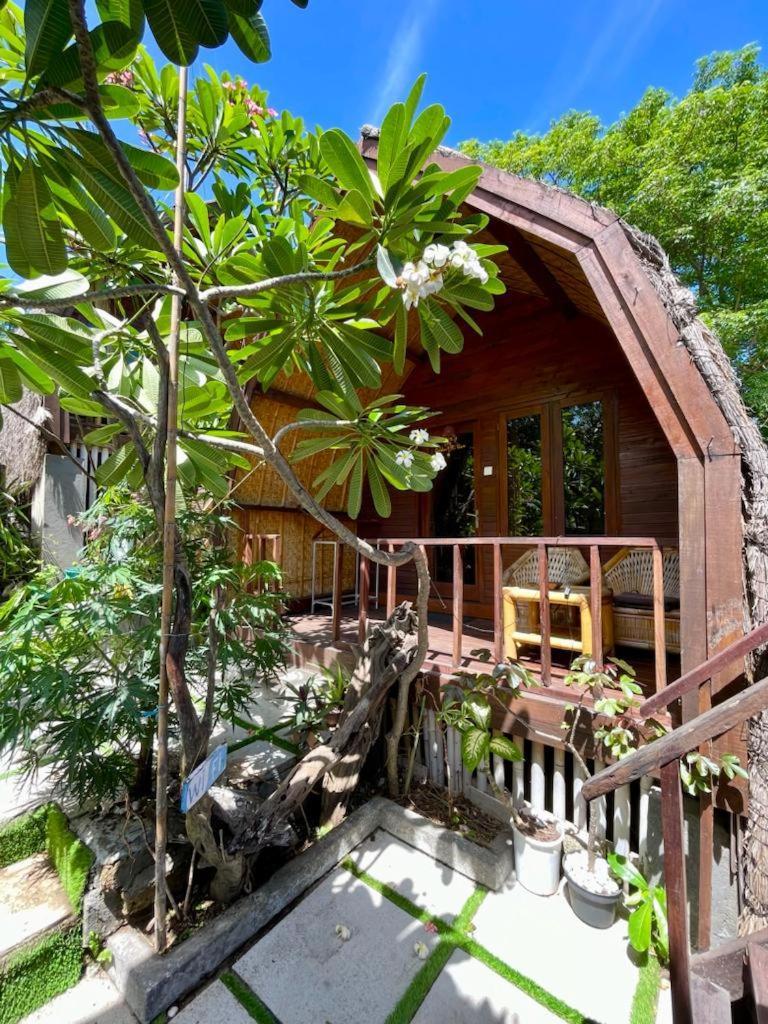 The Golden Ave Bungalow Τζίλι Τραγουανγκάν Εξωτερικό φωτογραφία