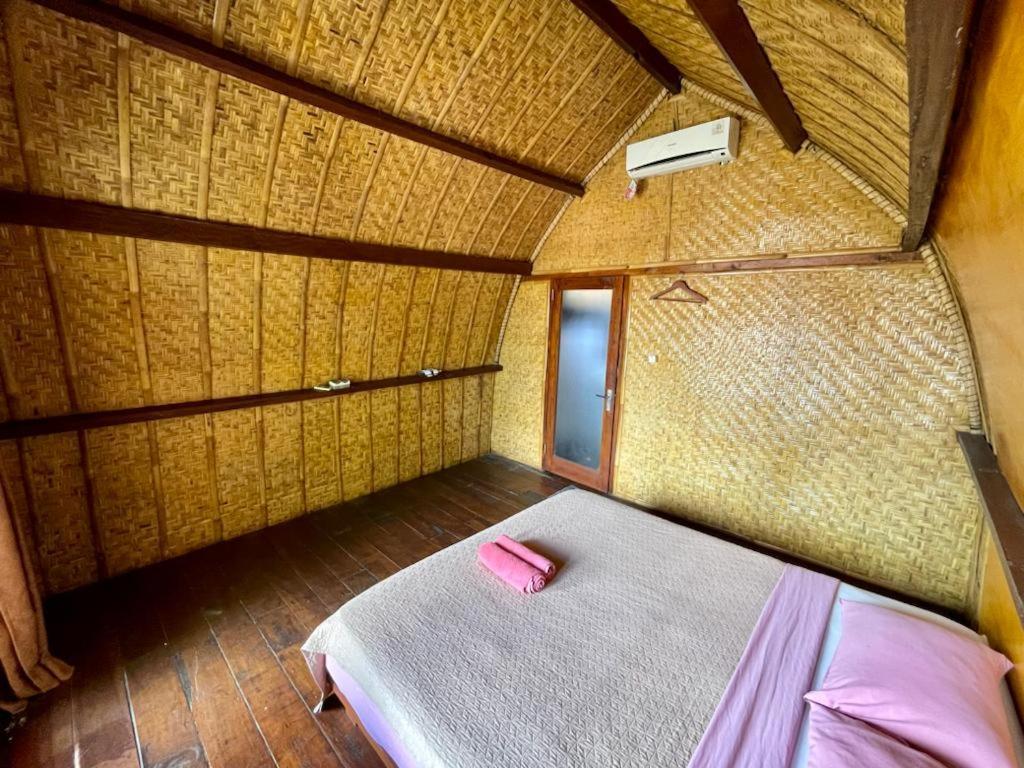The Golden Ave Bungalow Τζίλι Τραγουανγκάν Δωμάτιο φωτογραφία